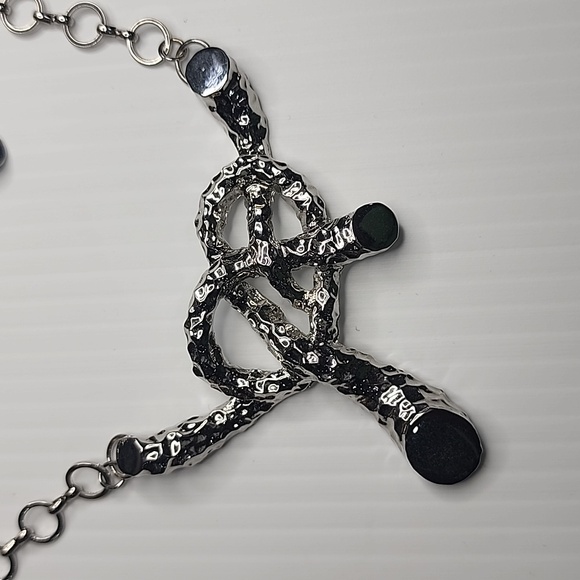 Metal unique shaped drop necklace set - Picture 3 of 5